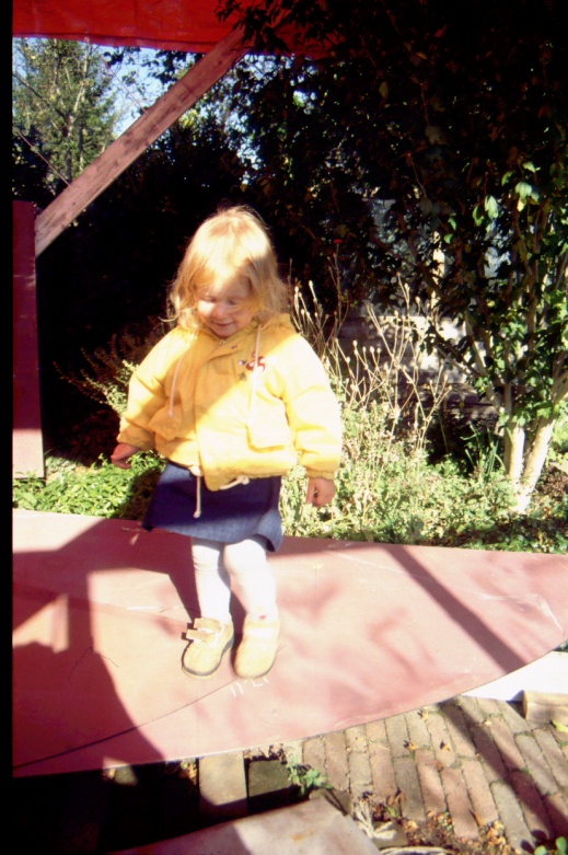11-10-2004, Nathalie staat voor (ongeveer bij de boegschroef) op de bakboord bodemplaat, dat ziet er 5 jaar later zo uit